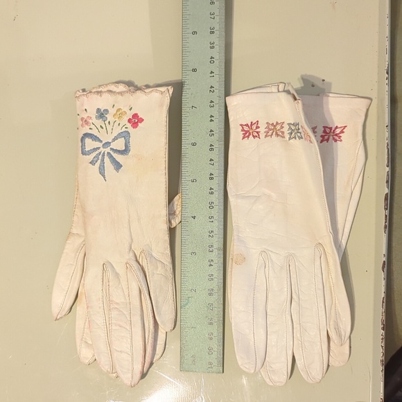 Vintage Lot- Child's Leather gloves - Picture 5 of 5